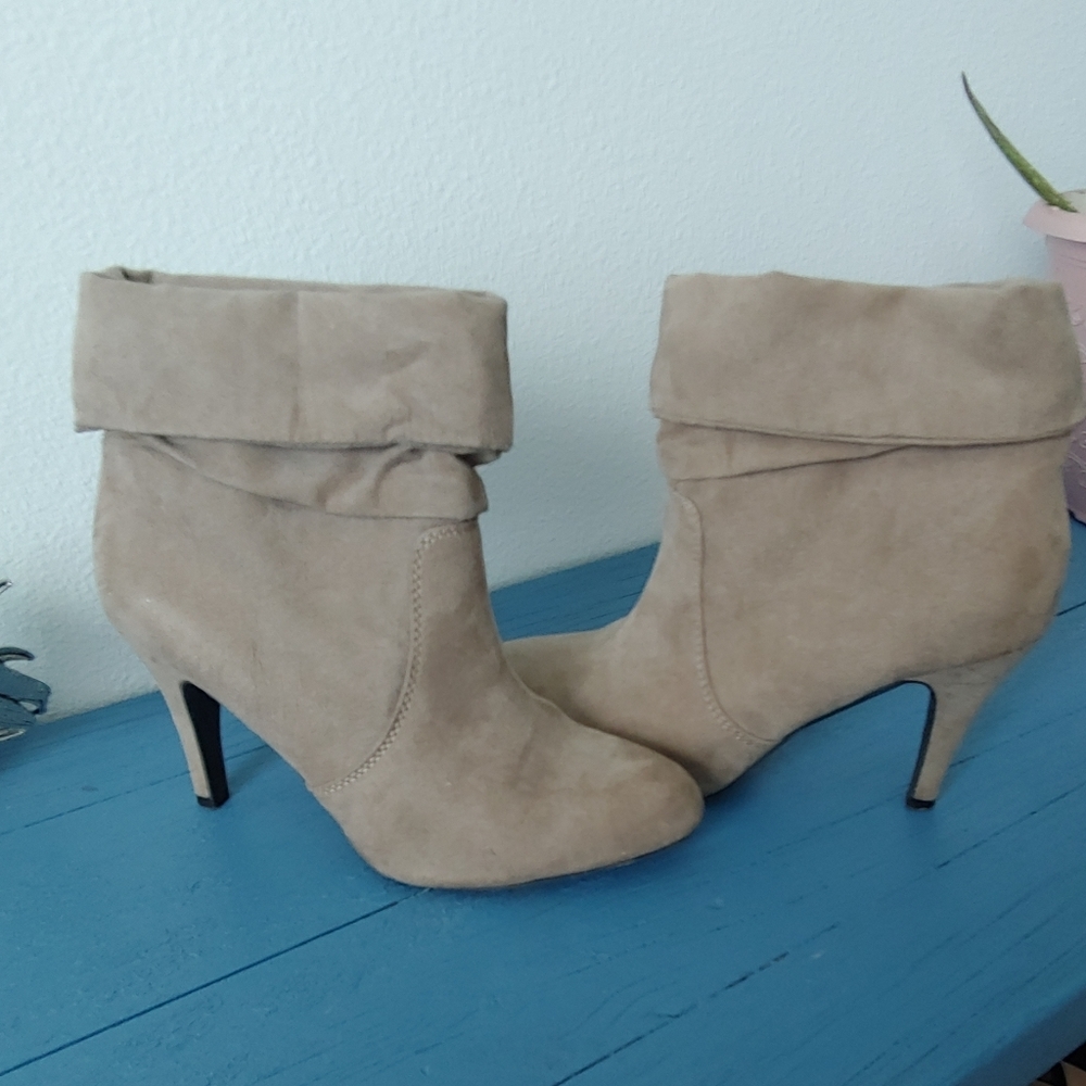 Final SALE Express Ankle booties